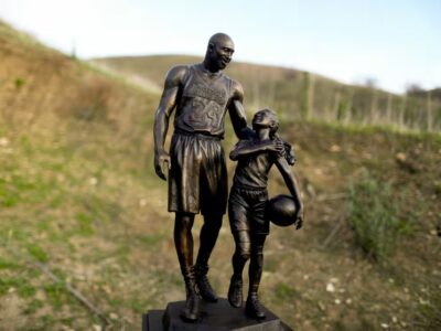 Kobe & Gigi Statue at Crash Site